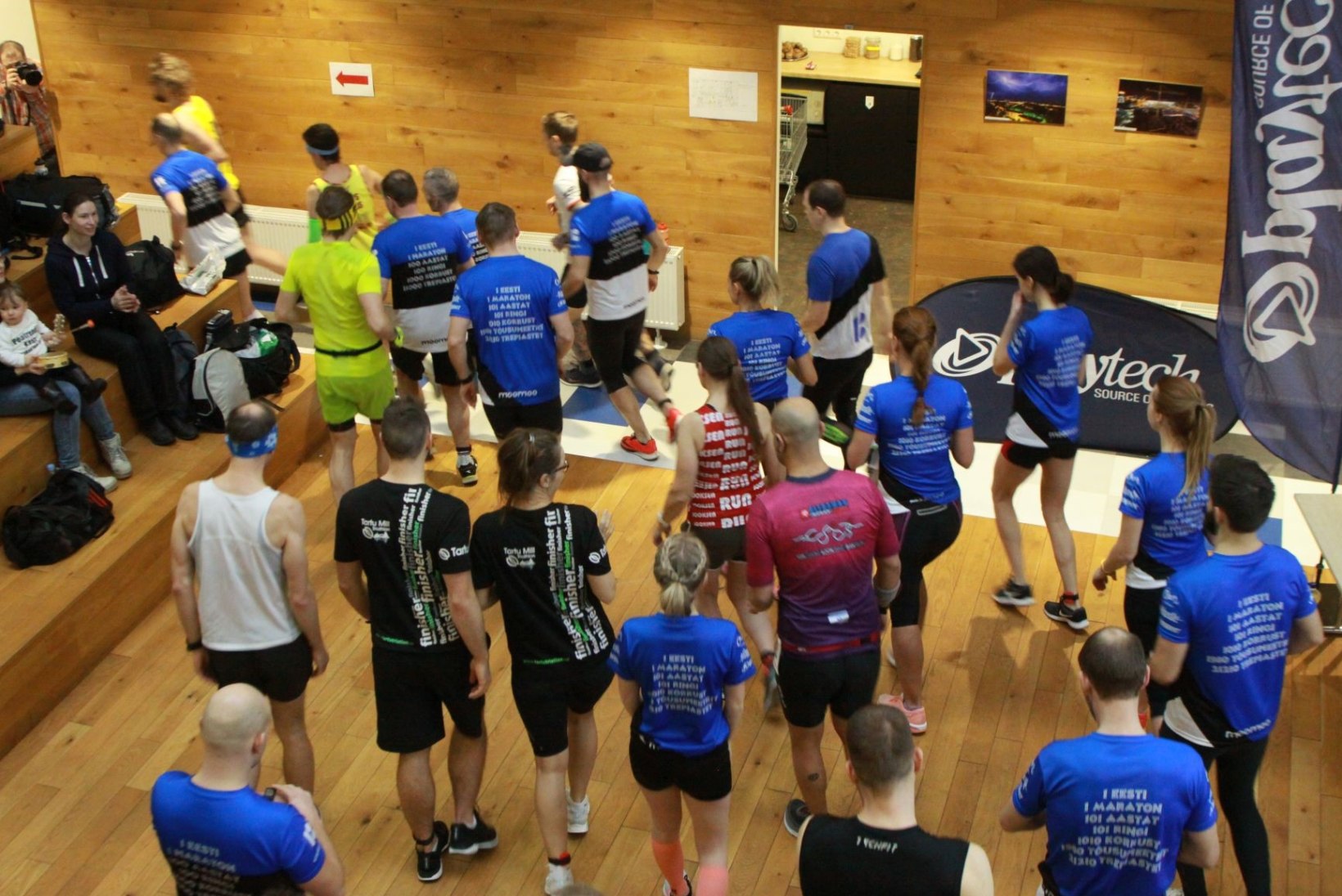 POLE PAHA! 18 spordihunti jooksid Tartu kontoris maratoni, läbiti ka 21 210 trepiastet