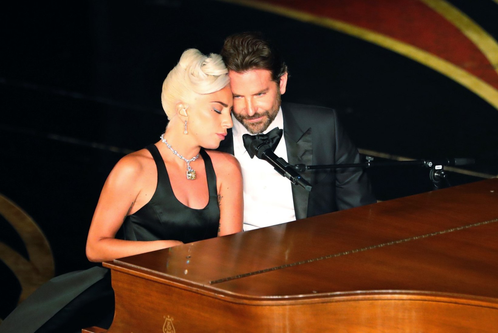 Gaga ja Bradley ei suutnud Oscarite järelpeol teineteisest käsi eemal hoida