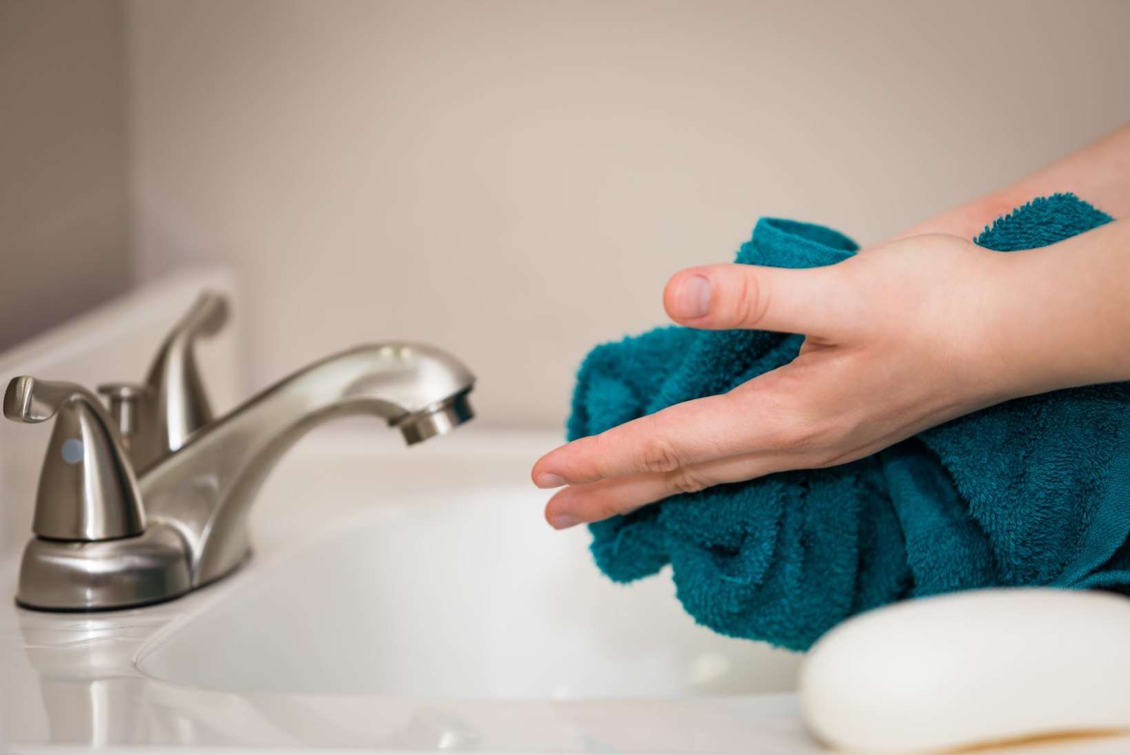 HOIDU VIIRUSTEST: käte kuivatamine on sama oluline kui nende pesemine!