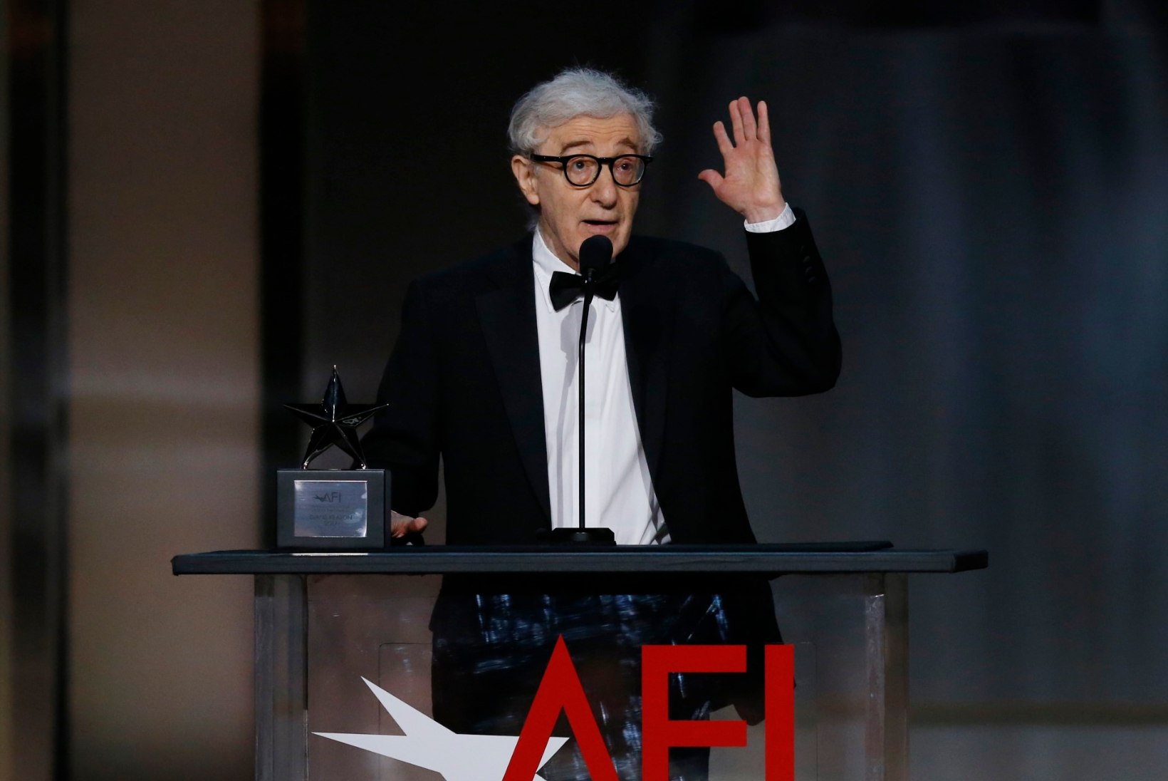 Woody Allen nõuab Amazonilt 68 miljonit dollarit valuraha