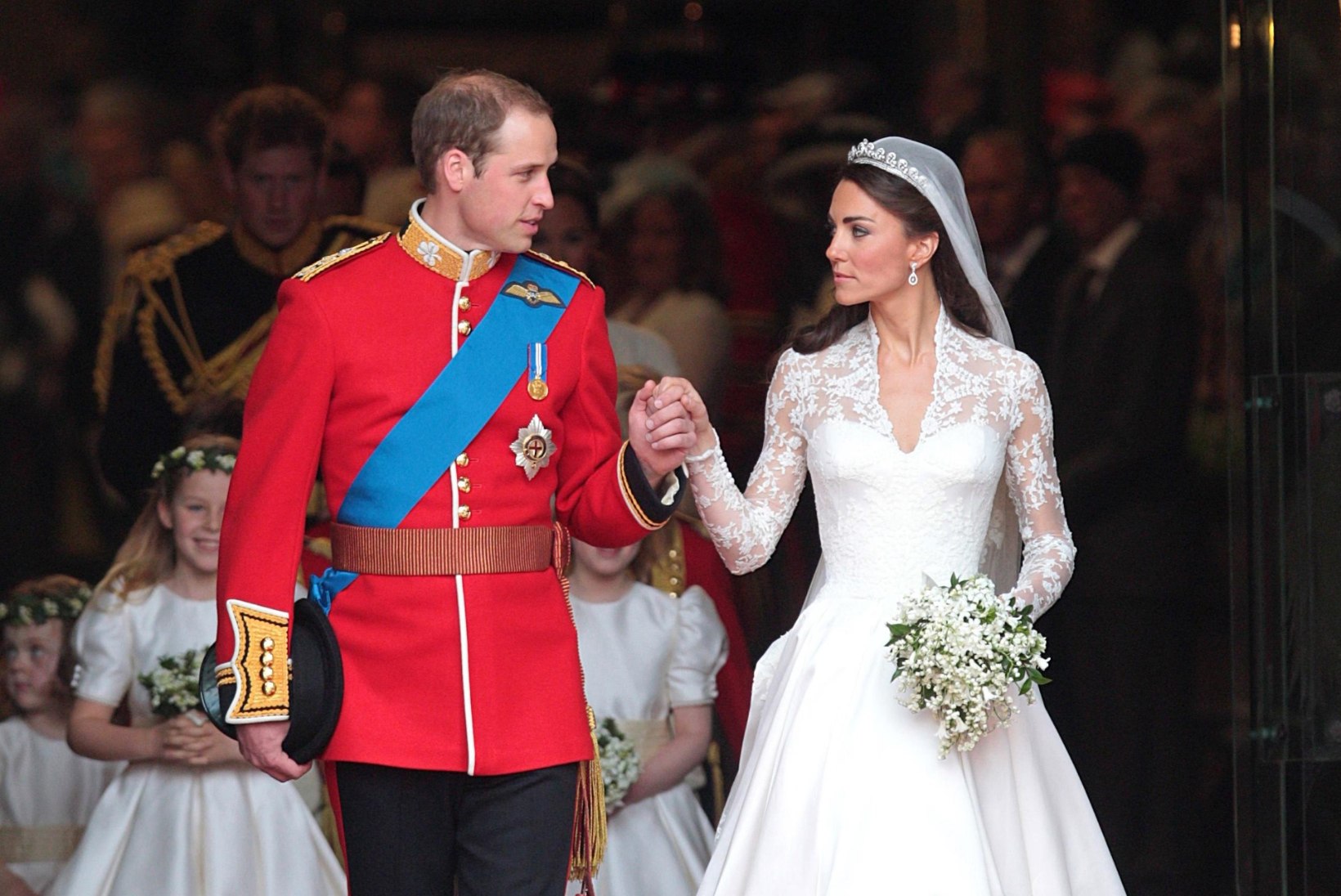 Raamat: Kate Middleton viskas Williamile silma juba algkoolis