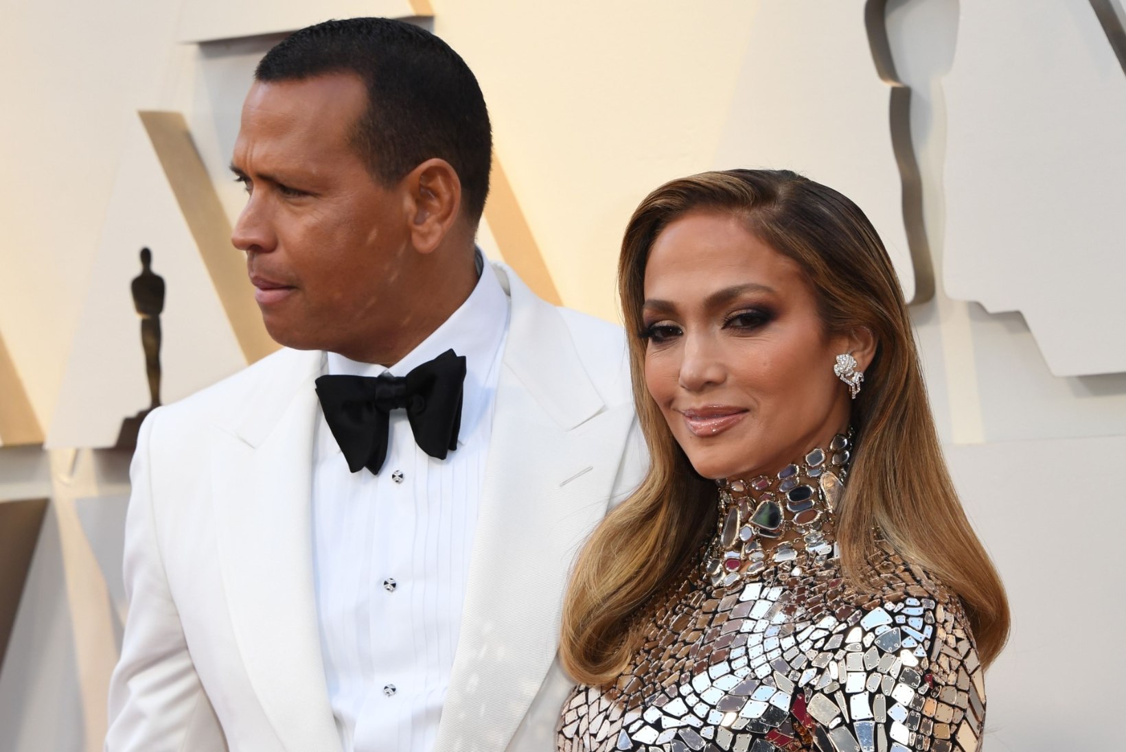 J-Lo ja A-Rod trotsivad skandaali magusate kihlusfotode avaldamisega