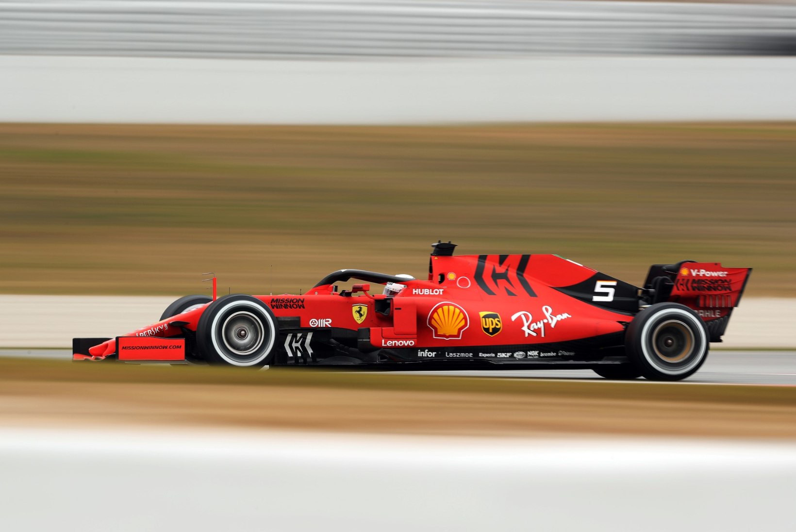 Vormelitšempion Vetteli lõbus traditsioon: autol peab olema naisenimi, sest see on seksikas