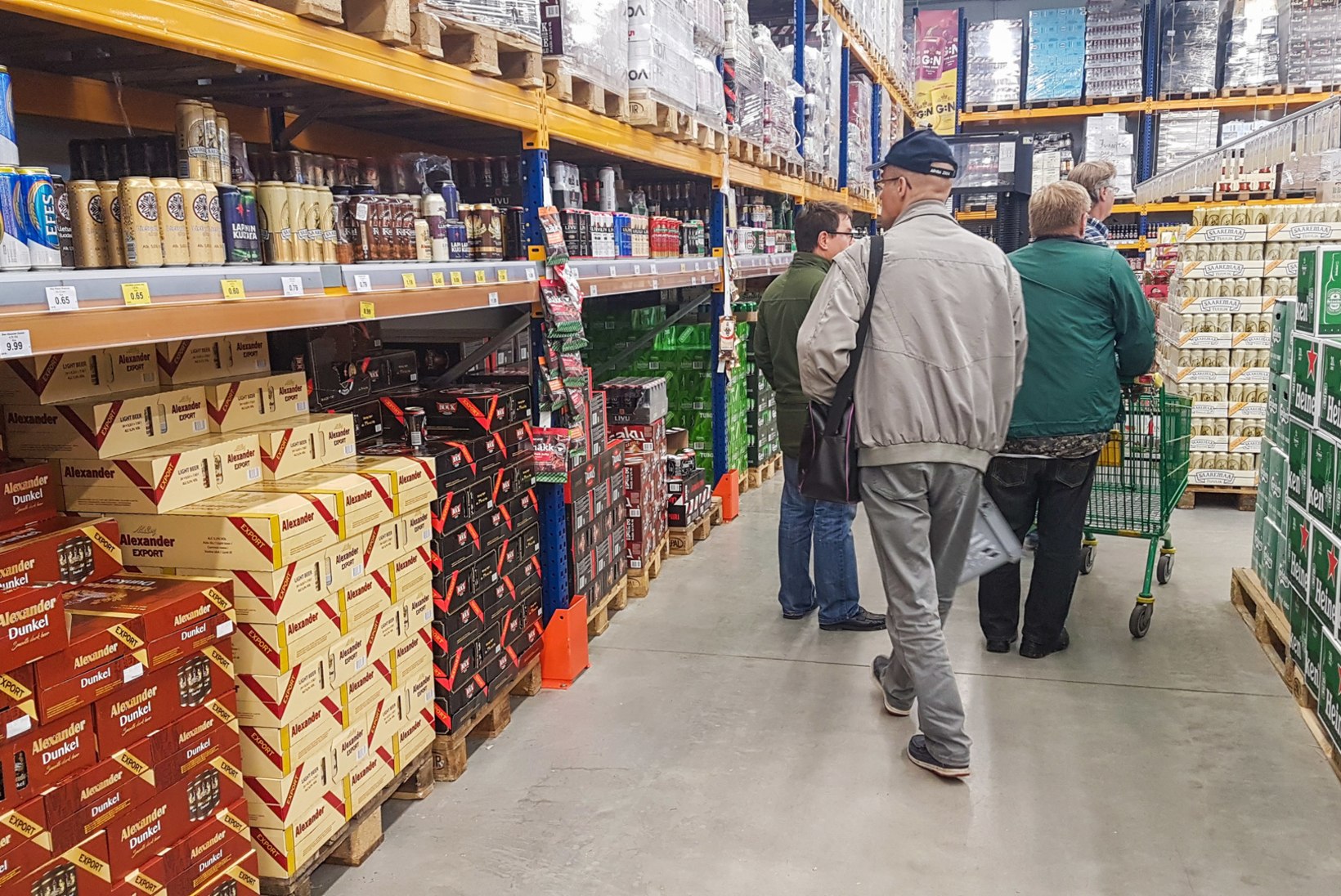MISKI EI AITA: eestlased jäävadki paratamatult Lätist alkoholi ostma