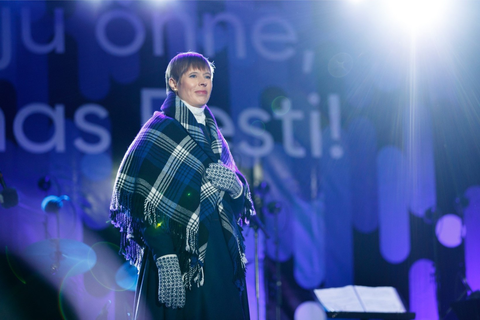 President Kaljulaid laulab laulupeol koos kooridega: mäletan oma esimesest laulupeost rahvamassi ja uhket tunnet