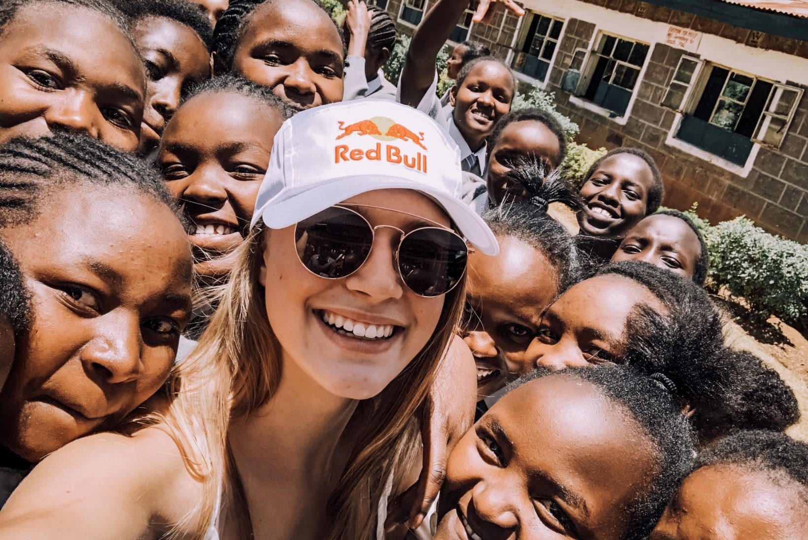 Keskkonnasõber Kelly Sildaru vaimustus Keenia laste siirusest: tahaks, et ka minus oleks tükike neist