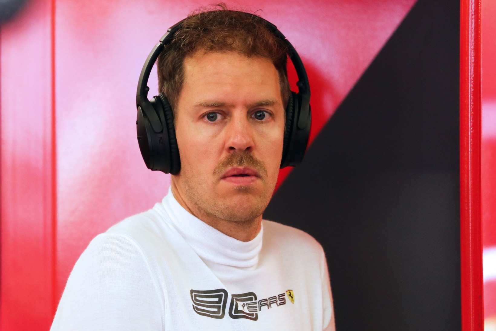 Ferrari vaevleb kriisis, Vettel nõuab tiimilt ületunde