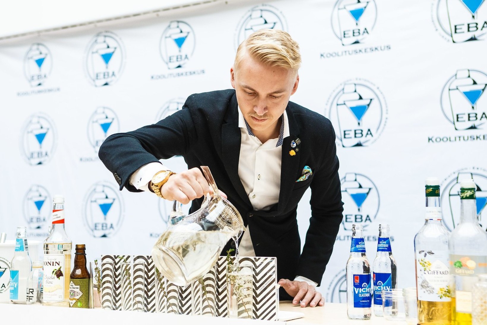 Eesti parimaid alkoholivabu kokteile segab Laur Iherman NOA restoranist