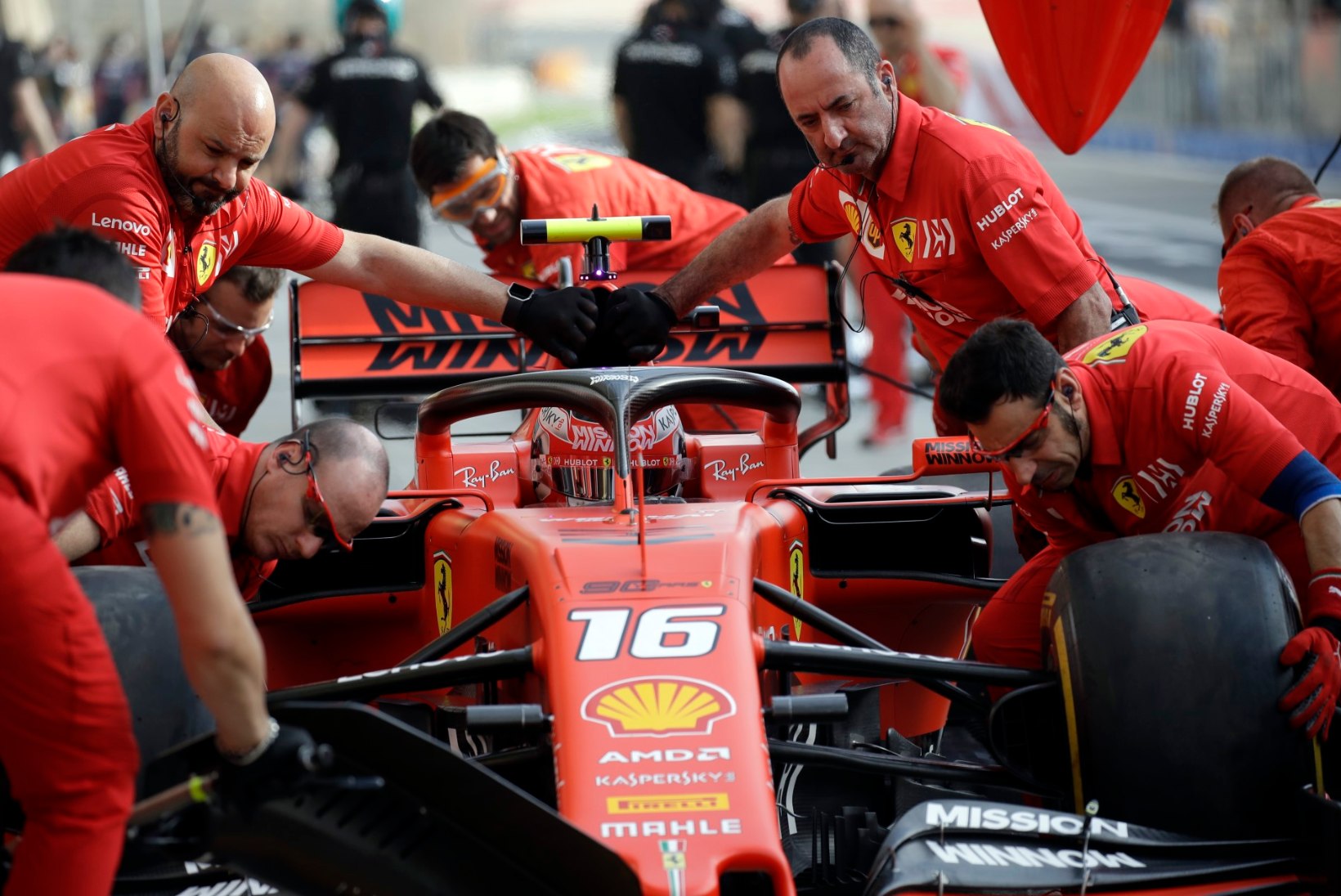 Ajalooline hetk: 21aastane Ferrari talent näitas Bahreini kvalifikatsioonis kõigile koha kätte