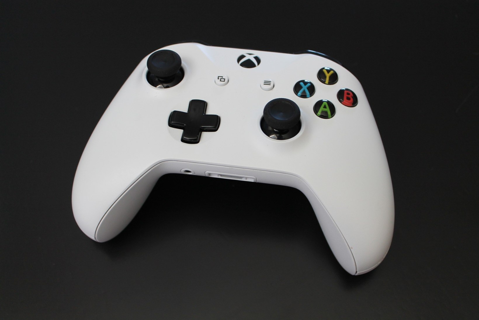 DIGITAALNE TULEVIK: Microsoft toob maikuus turule plaadilugejata Xboxi?