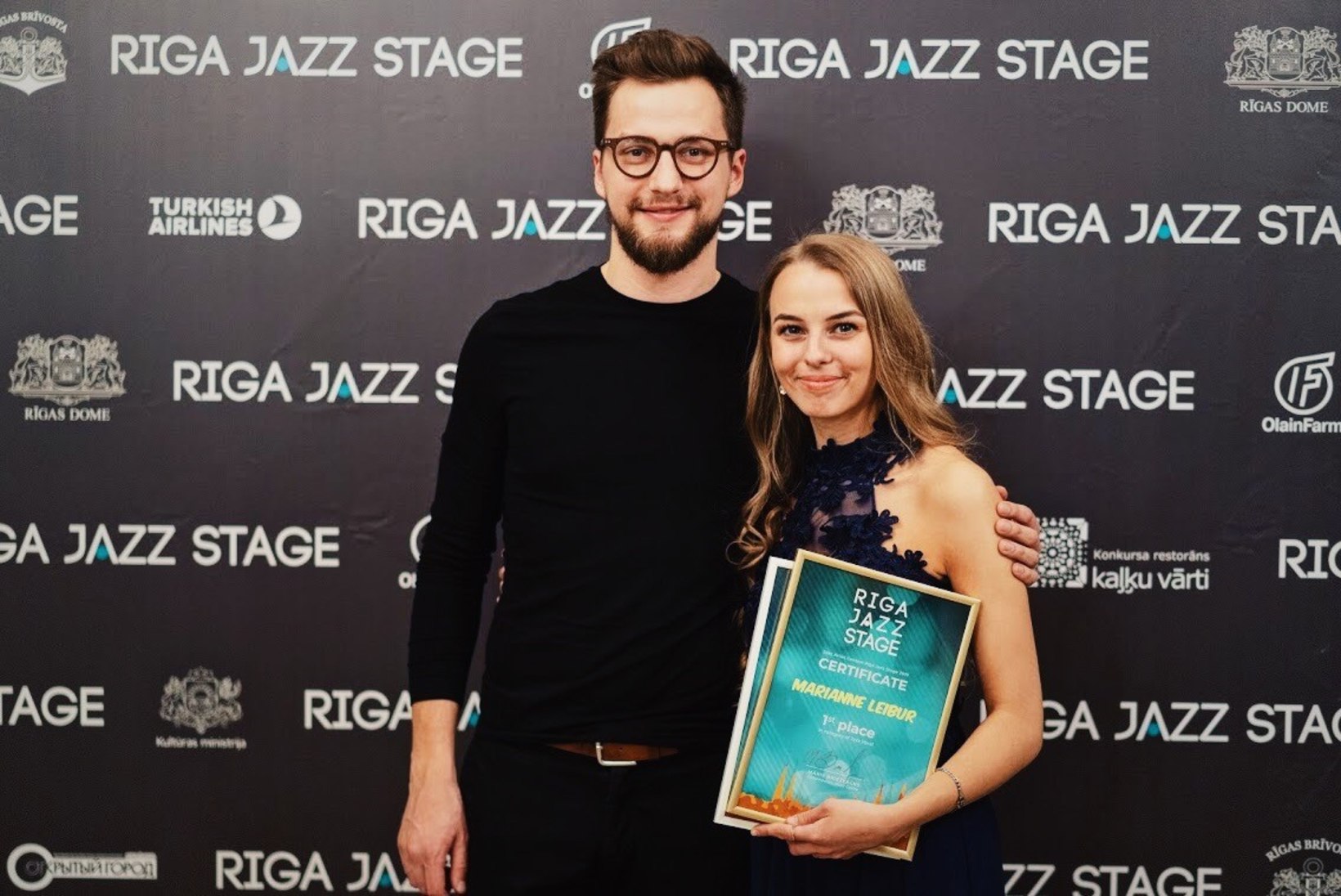 FOTOD | Lauljatar Marianne Leibur võitis Riias rahvusvahelise maineka laulukonkursi 