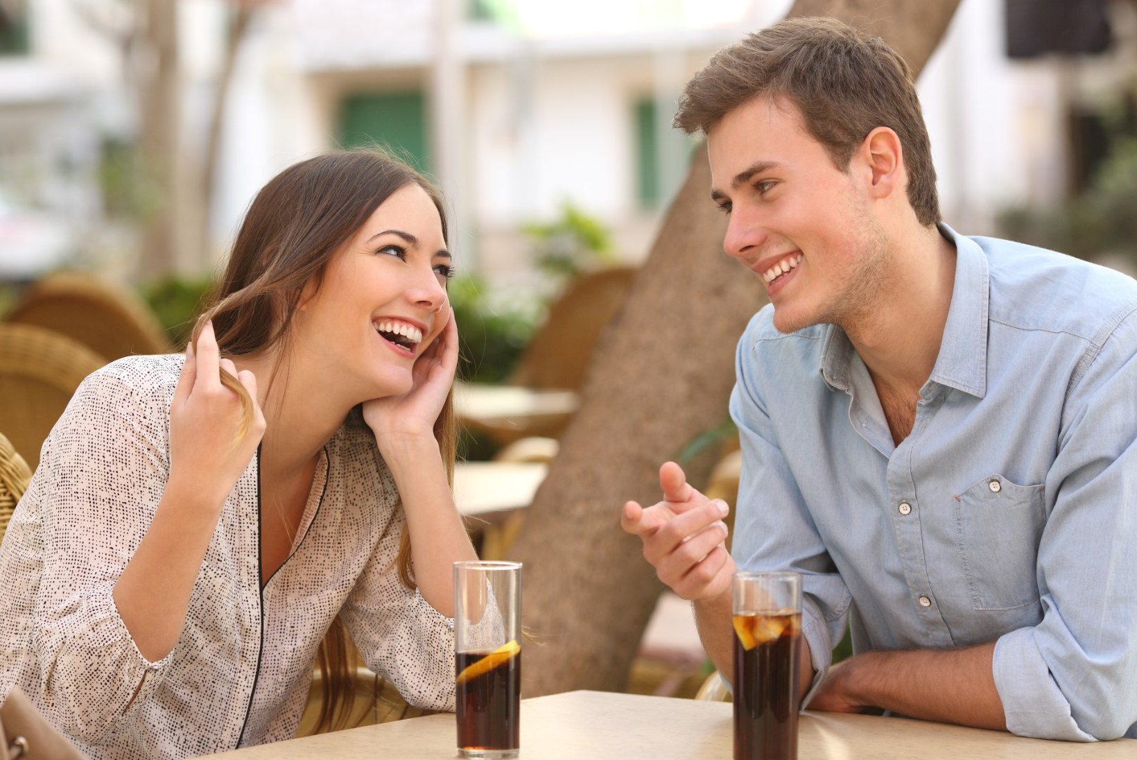 30 flirtivat küsimust, et tuua neiu näole naeratus