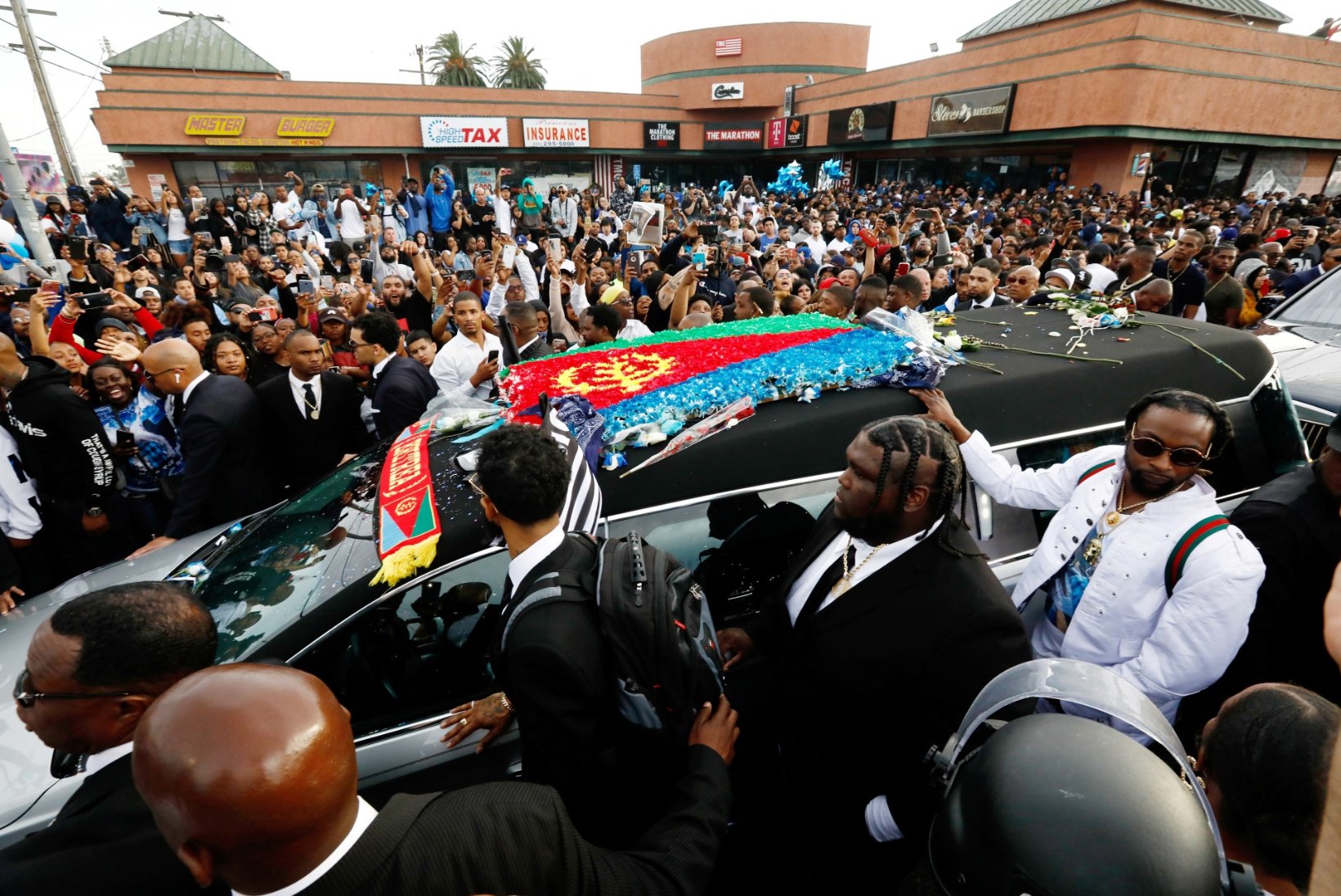 Mõrvatud räpparit mälestas koguni Obama, kuid matustel tapeti inimene