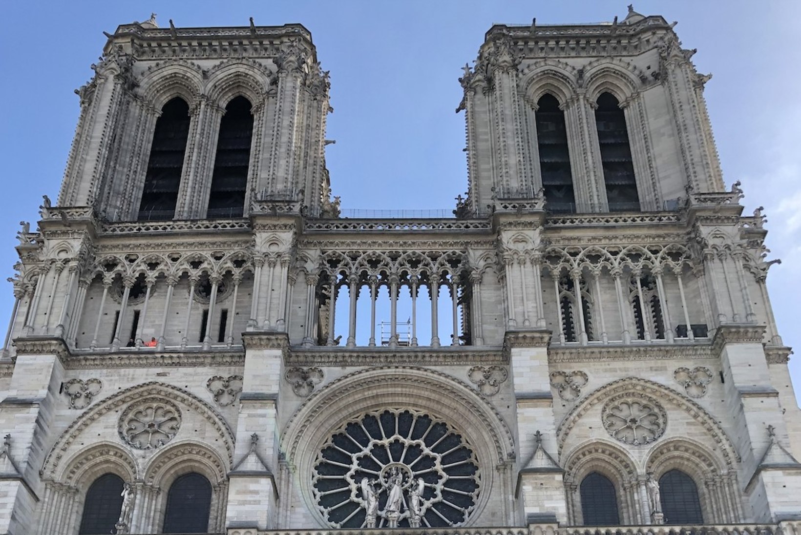 GALERII | Vaata, millise lummava elamuse osaliseks said turistid enne Notre-Dame’i põlengut