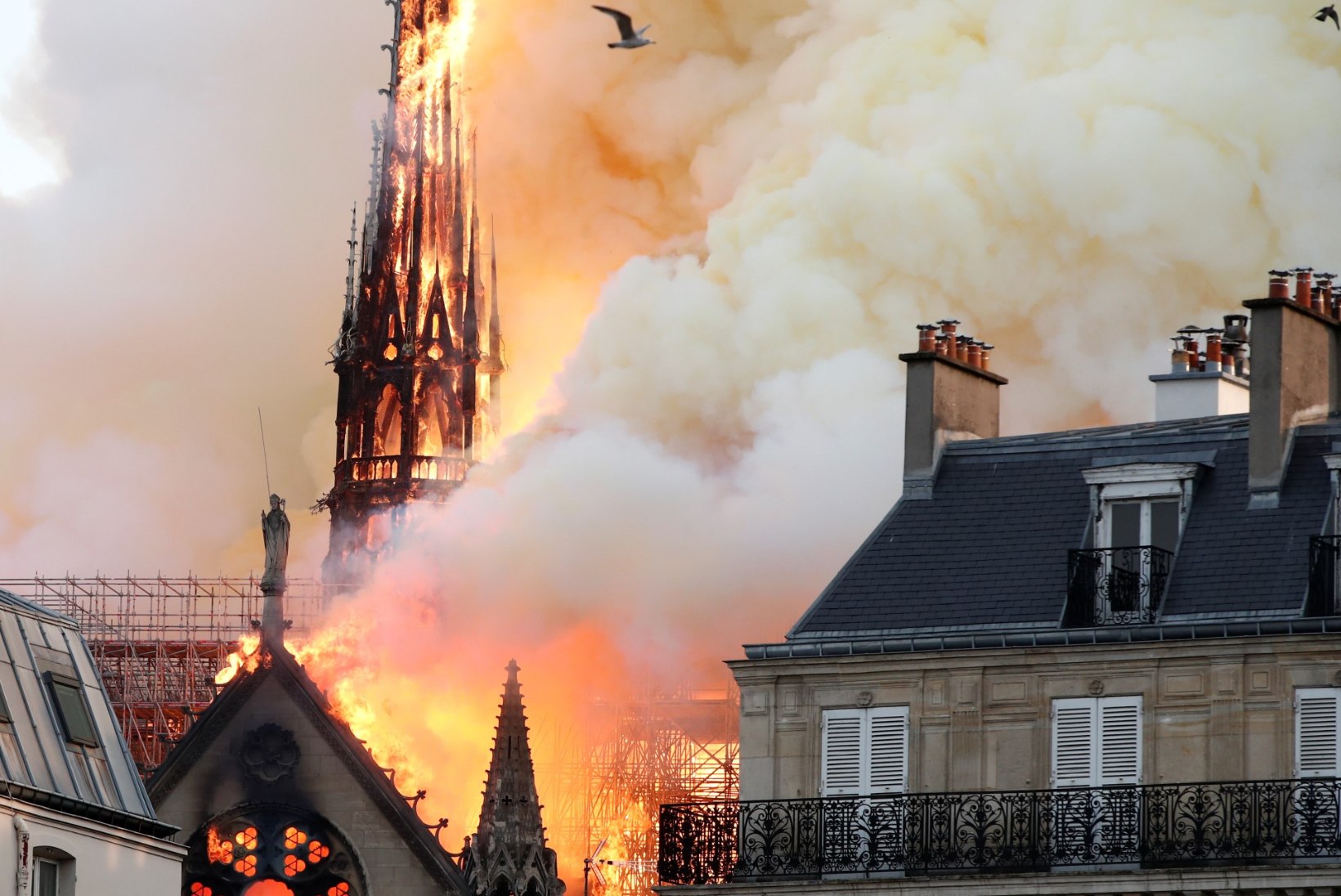 Pariisi eestlanna Jumalaema kirikust: arvasin, et see on aprillinali, aga siis nägin aknast põlengut