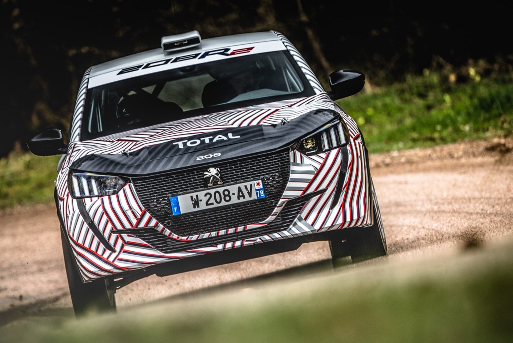 FOTOD | Peugeot lasi uhiuue rallimasina esmakordselt asfaldile
