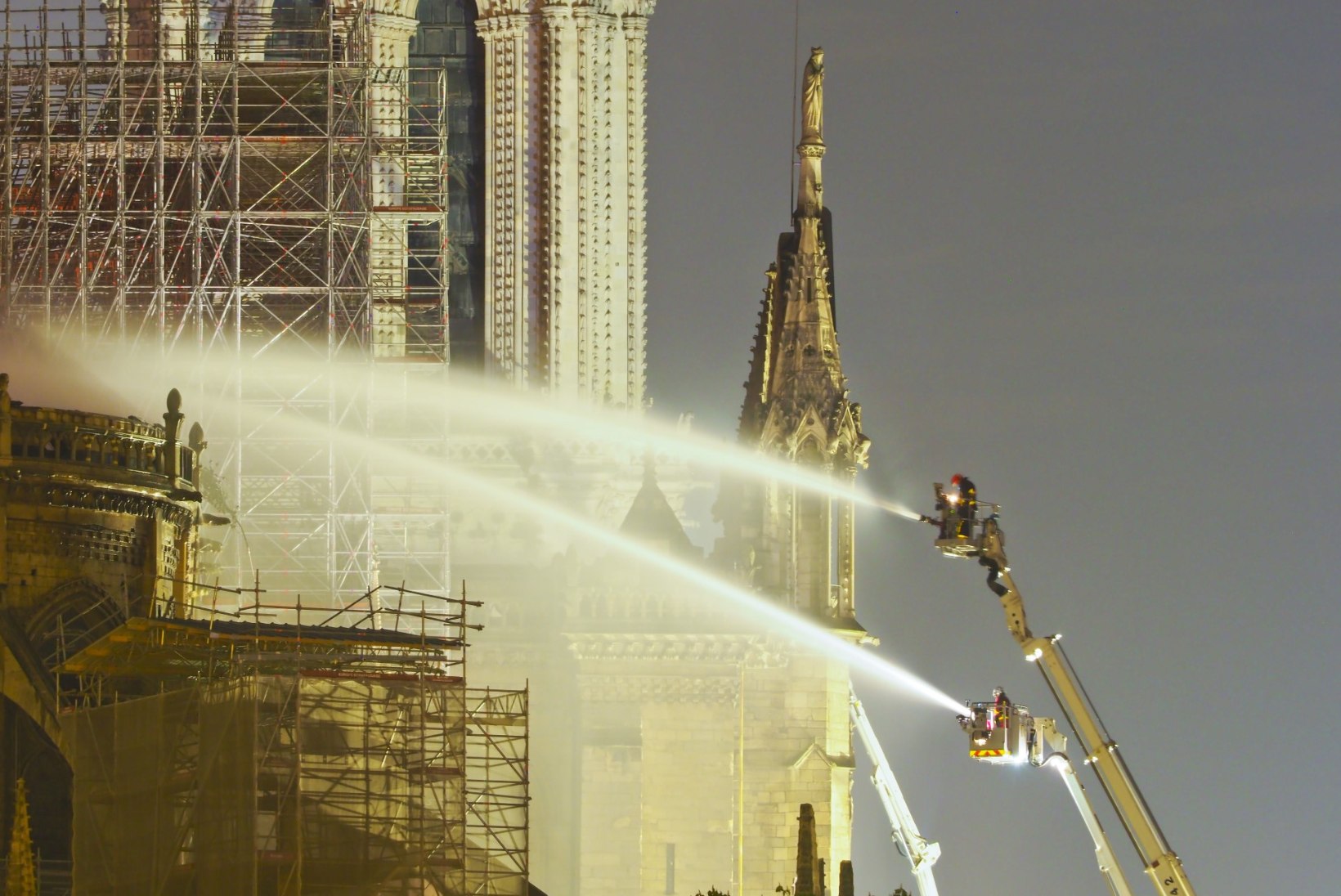 „Tuletõrjujana ei kujuta sa ette, et ühel päeval kutsutakse sind Notre-Dame’i päästma...“