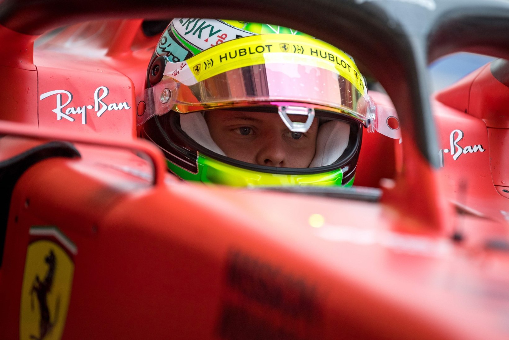 VIDEO | Mick Schumacheri esimesed meetrid isale viis meistritiitlit toonud Ferrari roolis
