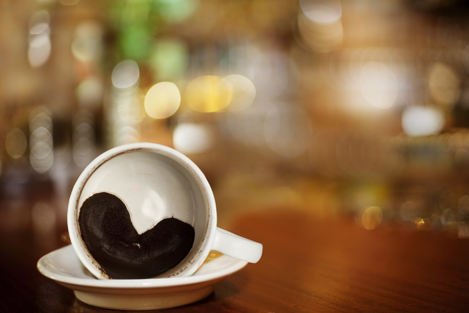 MIDA PÄEV TOOB? Tallinnas tutvustatakse äppi, mis aitab kohvipaksu pealt ennustusi lugeda