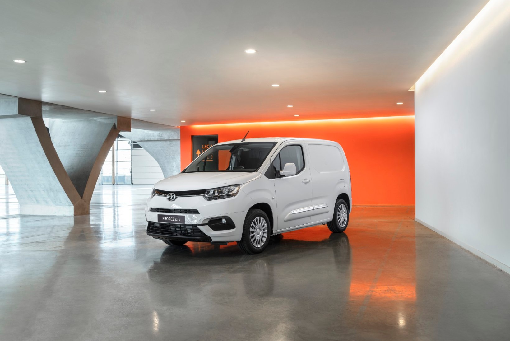 Proace City – Toyota uus mitmeotstarbeline mahtuniversaal