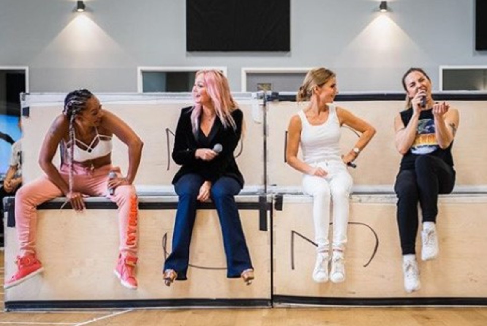 FOTO | Seksiskandaali seljatanud Spice Girls teeb usinalt proovi