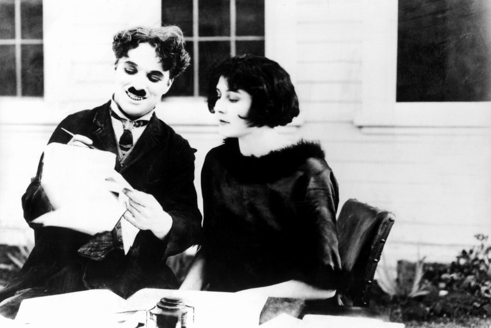 4 ABIKAASAT, 2000 ARMUKEST – plikademaias Charlie Chaplin ei usaldanud naisi