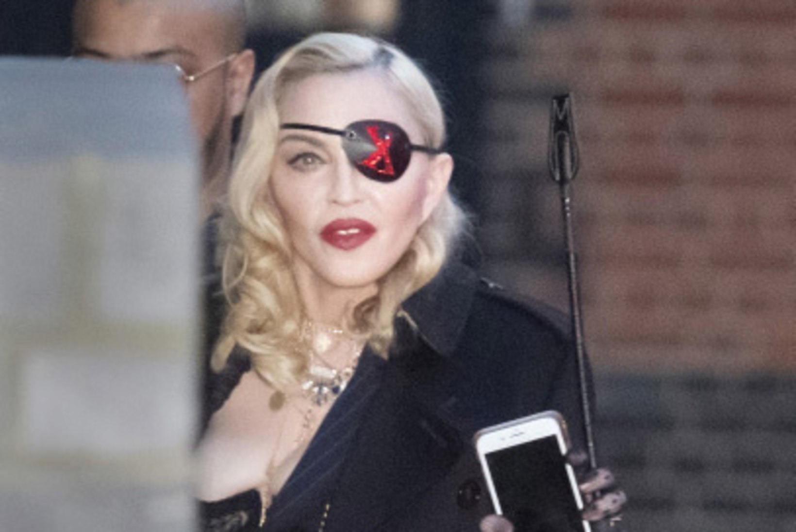 Madonna oma uuest albumist: vajusin jalgpalliemmena depressiooni