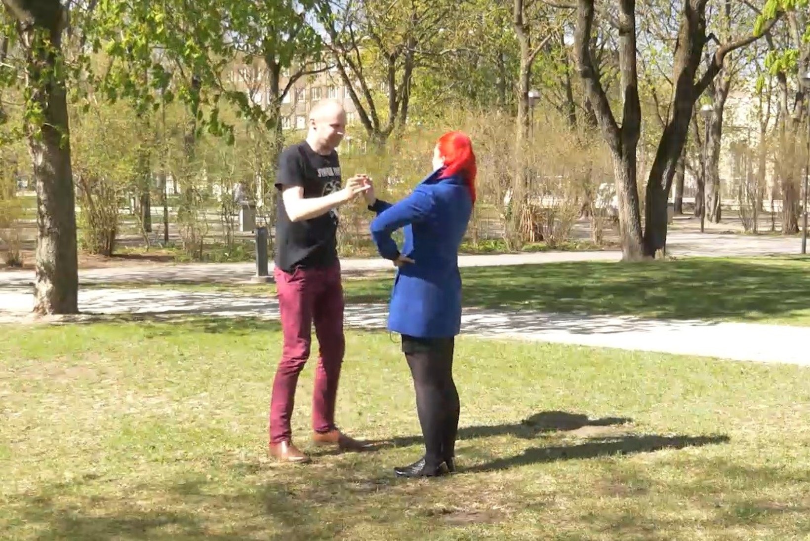 ÕL VIDEO | Rahvusvaheline tantsupäev! Kas kogemuseta reporter suudab ära õppida Eesti pärimustantsu?