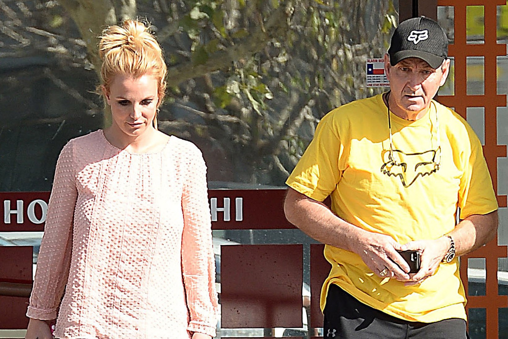 Isa haigusest rusutud Britney Spears läks närve ravima