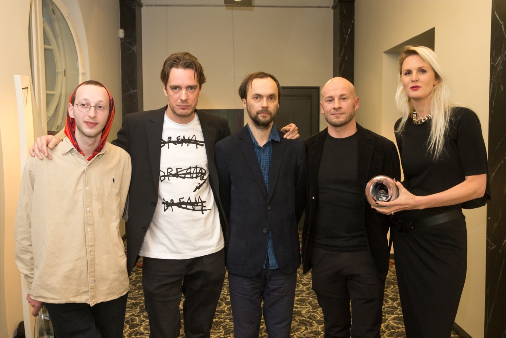 Juhan Ulfsak, Eero Epner ja Mart Kangro annetavad teatri aastaauhinna preemia Feministeeriumile