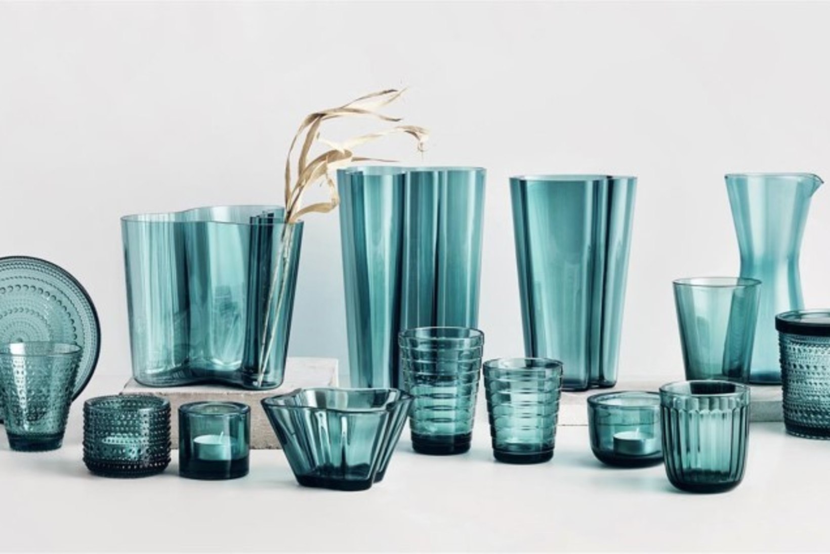 Vaata Iittala uut kollektsiooni I Meresinine klaas annab kevadpühadeks kodule särtsu 