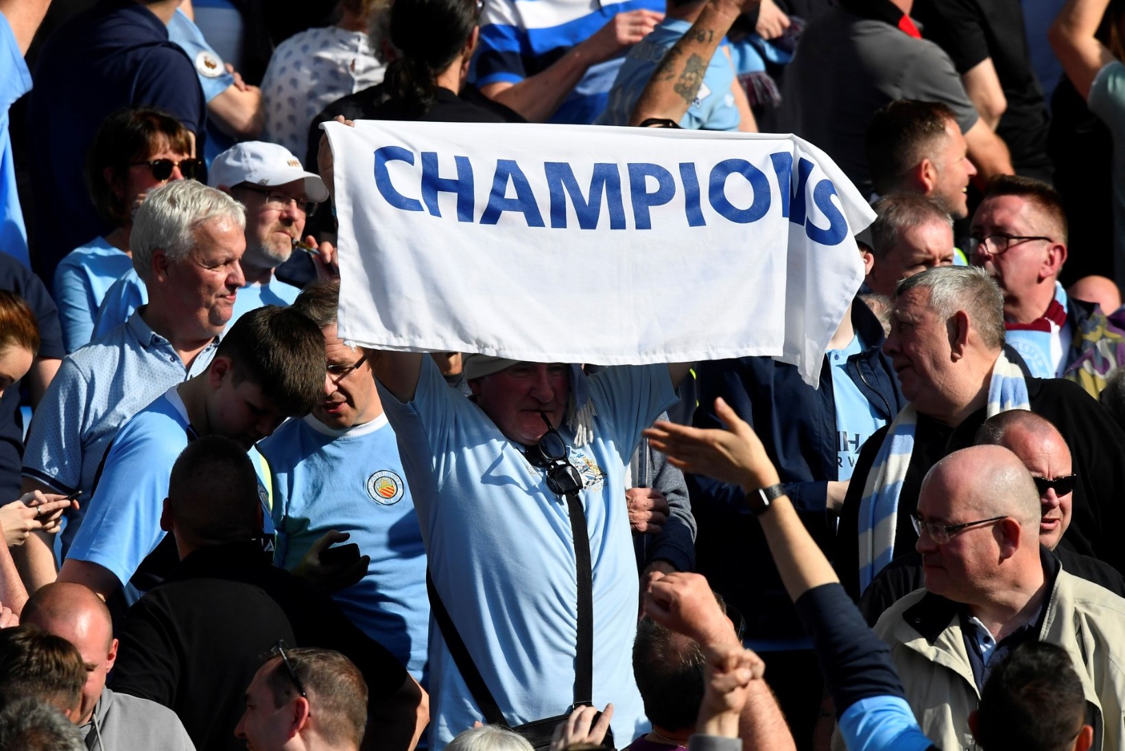 FOTOD | TŠEMPIONID! Manchester City mängis pöidlahoidjate närvidega, kuid meistritiitlit käest ei andnud