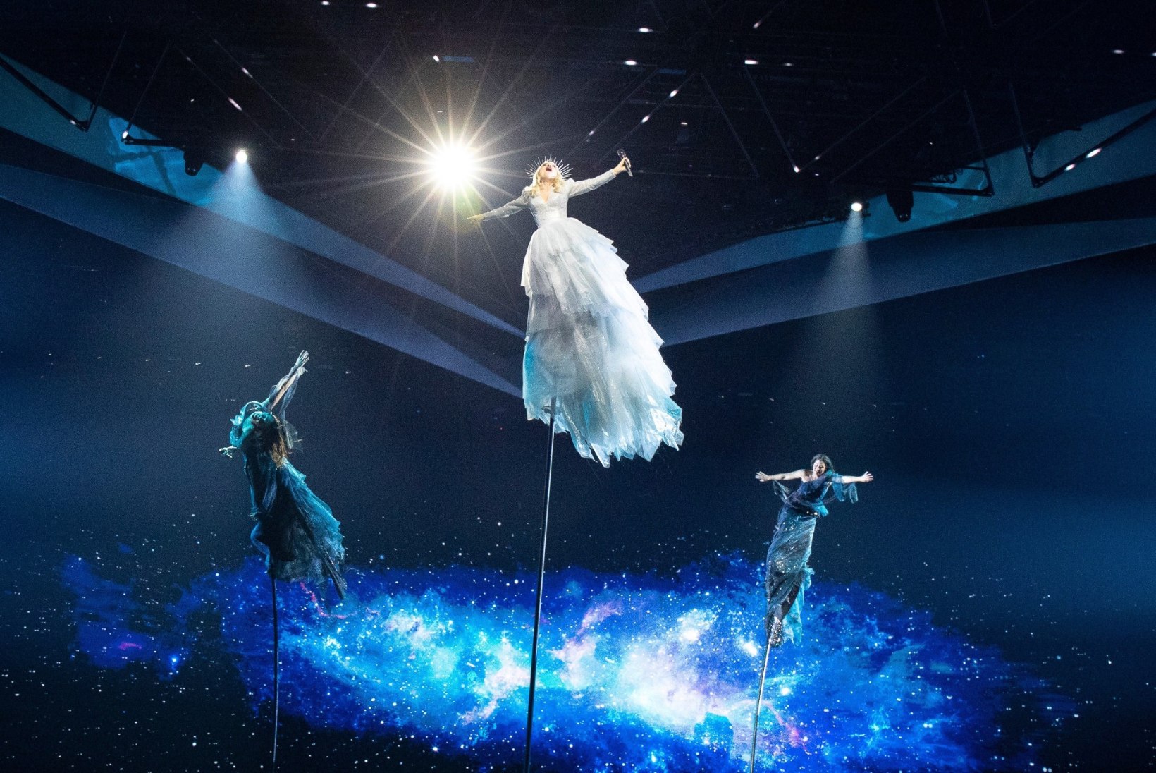 VIDEO | Vaata, kuidas veetakse Eurovisioni lavalt minema Austraalia lauljatar ja tema kaaskond