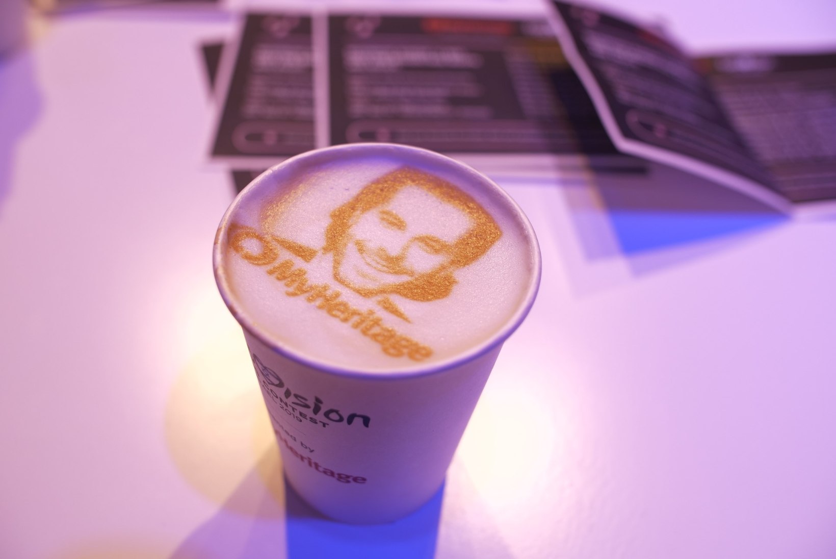 FOTOD | Eurovisioni pressikeskuses saab juua Victor Crone pildiga kohvi