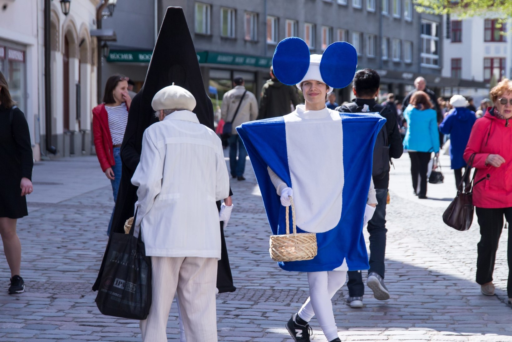 GALERII | Tallinna päeval jagati linlastele tasuta saiakesi, korraldati etteütlus ja sai osaleda muinaslaagris