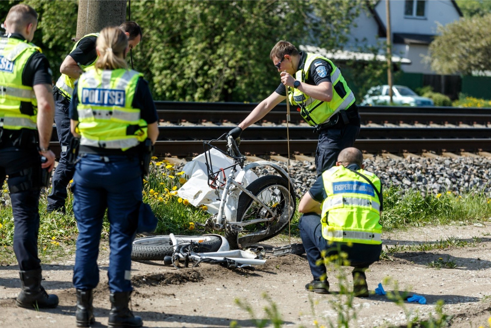 ELRONI PARDAVIDEO NÄITAB: Jüri Aarma märkas rongi 50 meetrit enne kokkupõrget, lasi käel telefoniga langeda, kuid eest ei jõudnud