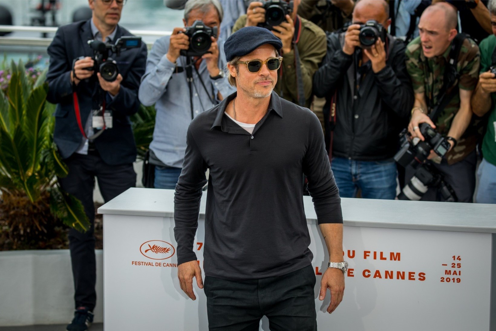 GALERII | ÕL CANNES’IS: Brad Pitt ja Leonardo DiCaprio varjusid pärast hommikuni kestnud pidu päikeseprillide taha 