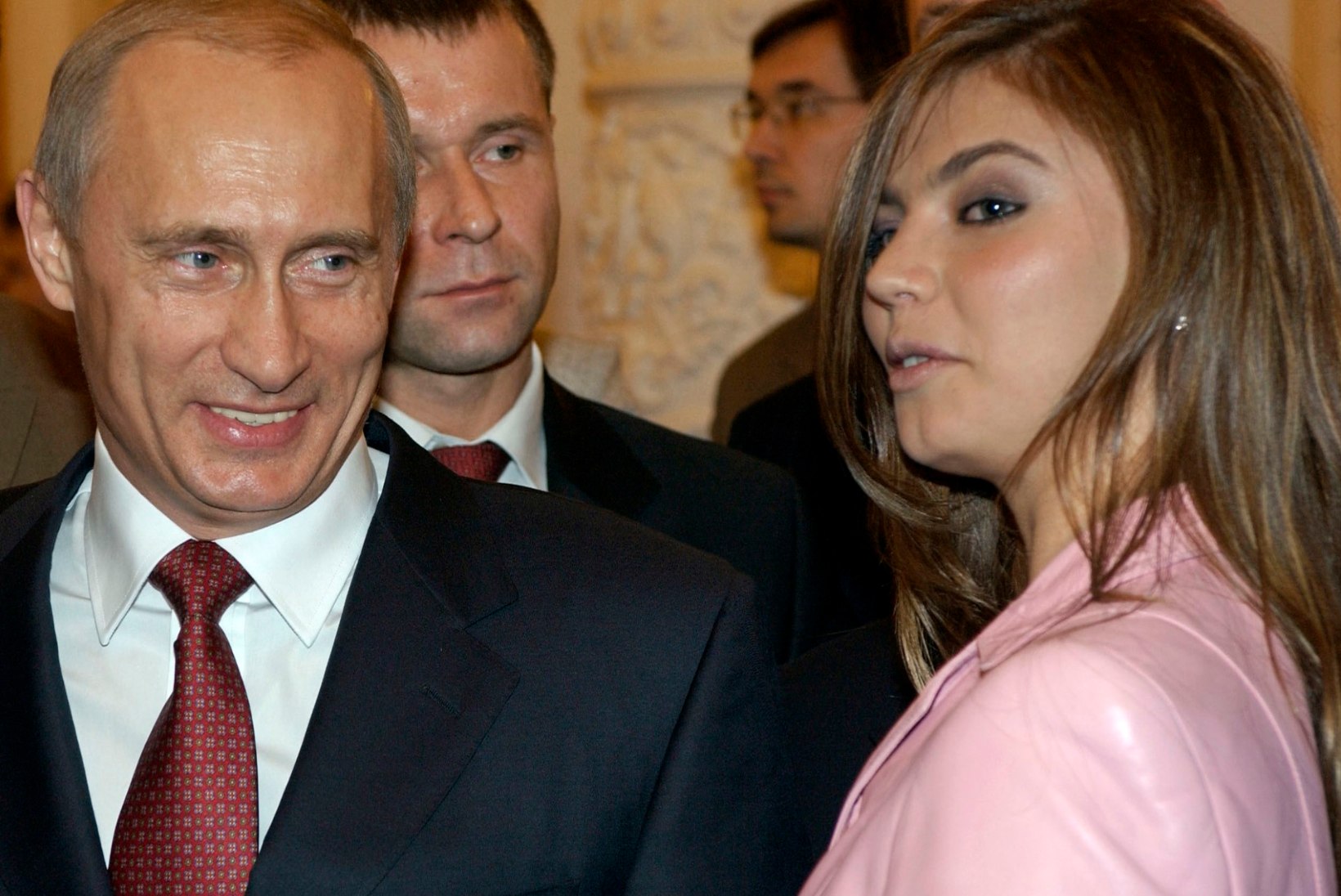 KUUM KUULUJUTT EI VAIBU: kas Alina Kabajeva on sünnitanud Vladimir Putinile juba viis last?