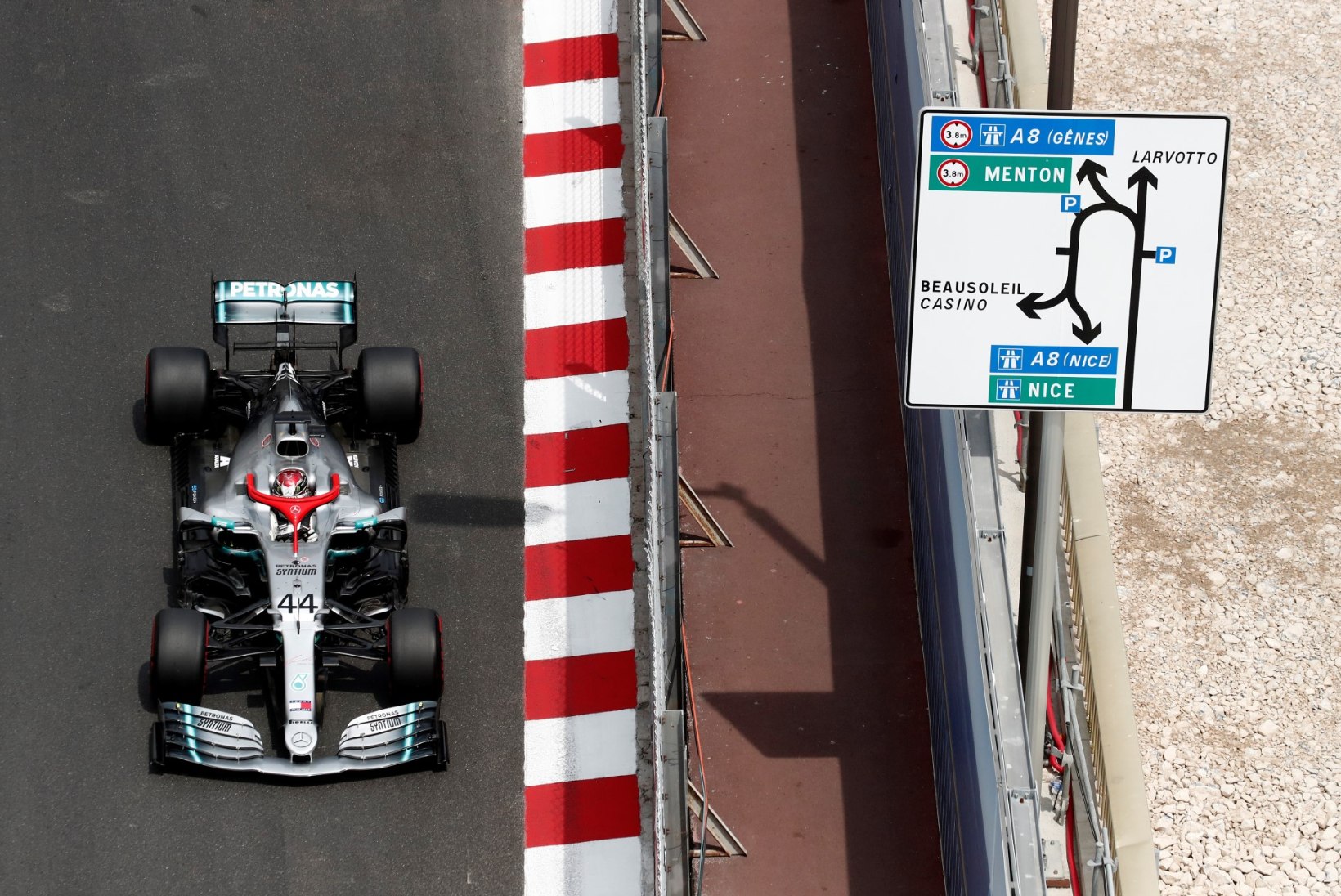 Monaco GP: Hamilton võitis kvalifikatsiooni uue rajarekordiga, Leclerc hävis täielikult