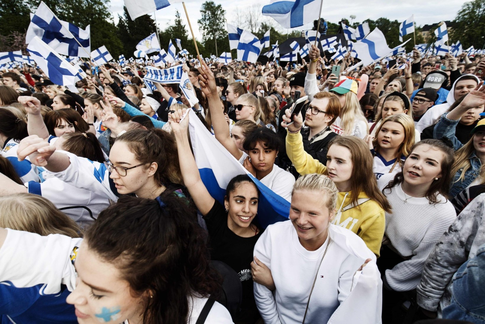 FOTOD JA VIDEOD | Soome hokikoondist võtsid Helsingis vastu kümned tuhanded vaimustunud inimesed