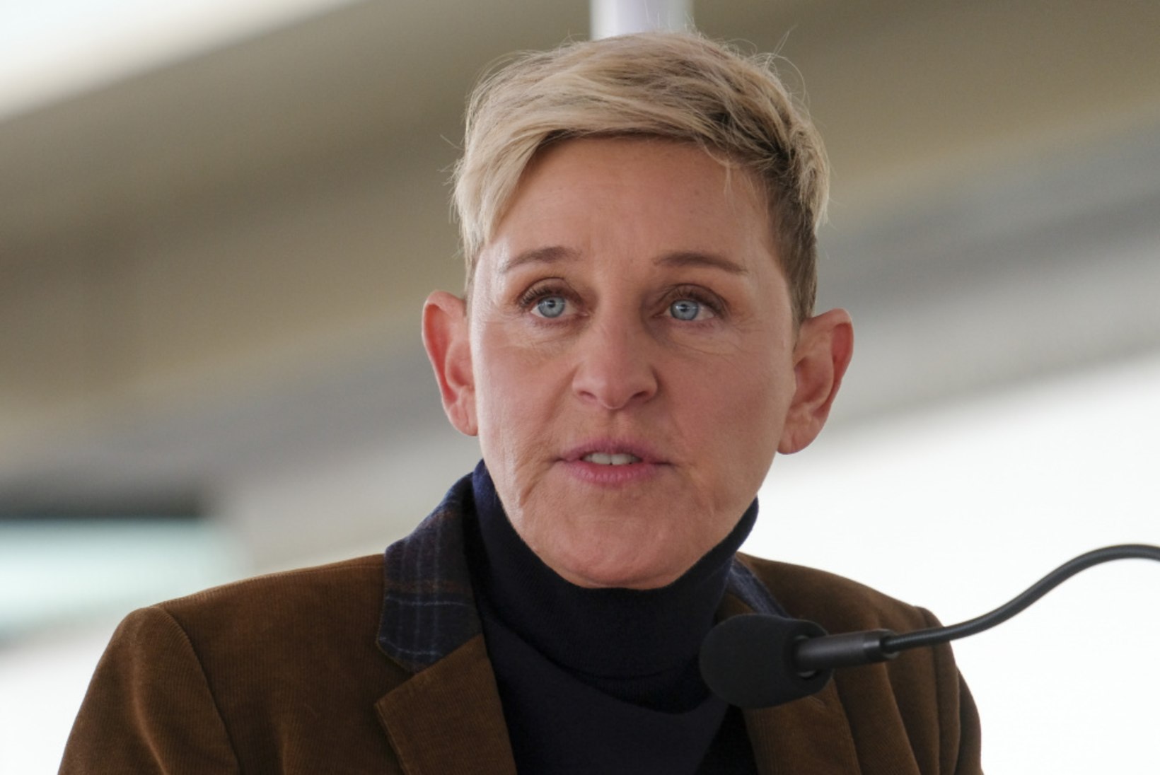 Kasuisa käperdas teismelist Ellen DeGenerest