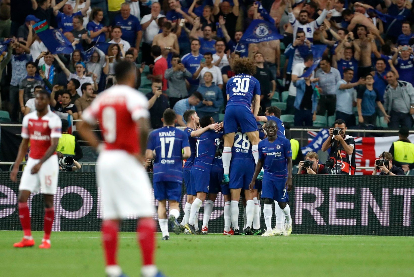 VIDEO | Chelsea hävitas finaalis Arsenali, Sarri teenis karjääri esimese trofee