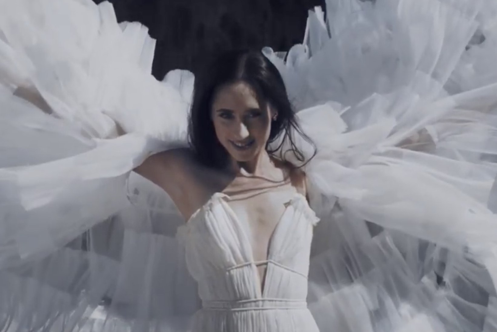 VAATA | Sopran Elina Nechayeva avaldas uue imekauni muusikavideo