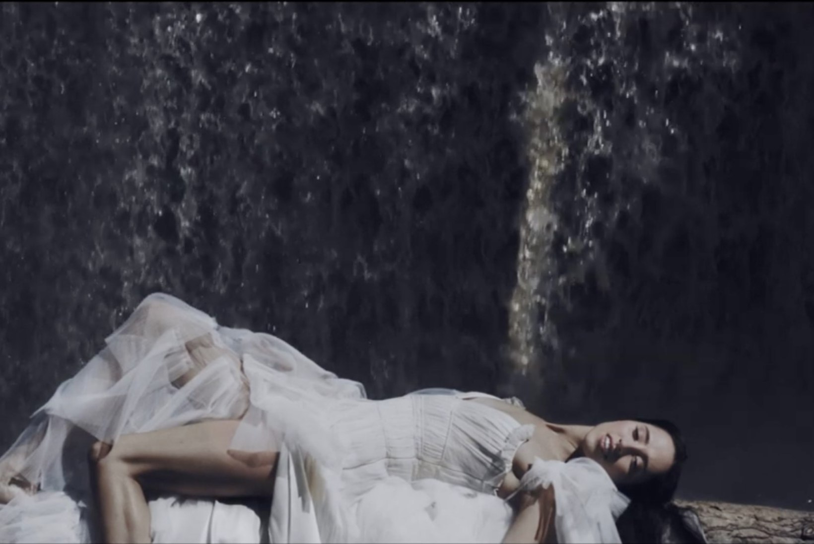 VAATA | Sopran Elina Nechayeva avaldas uue imekauni muusikavideo