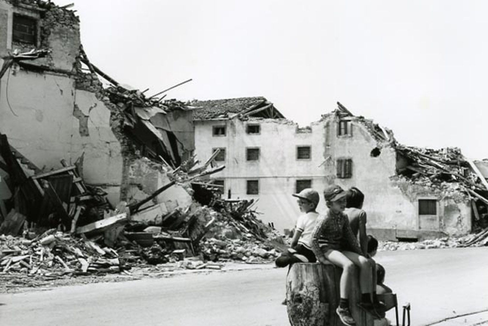 MINEVIKUHETK | 6. mai: Põhja-Itaalia maavärinas hukkus ligi 1000 inimest