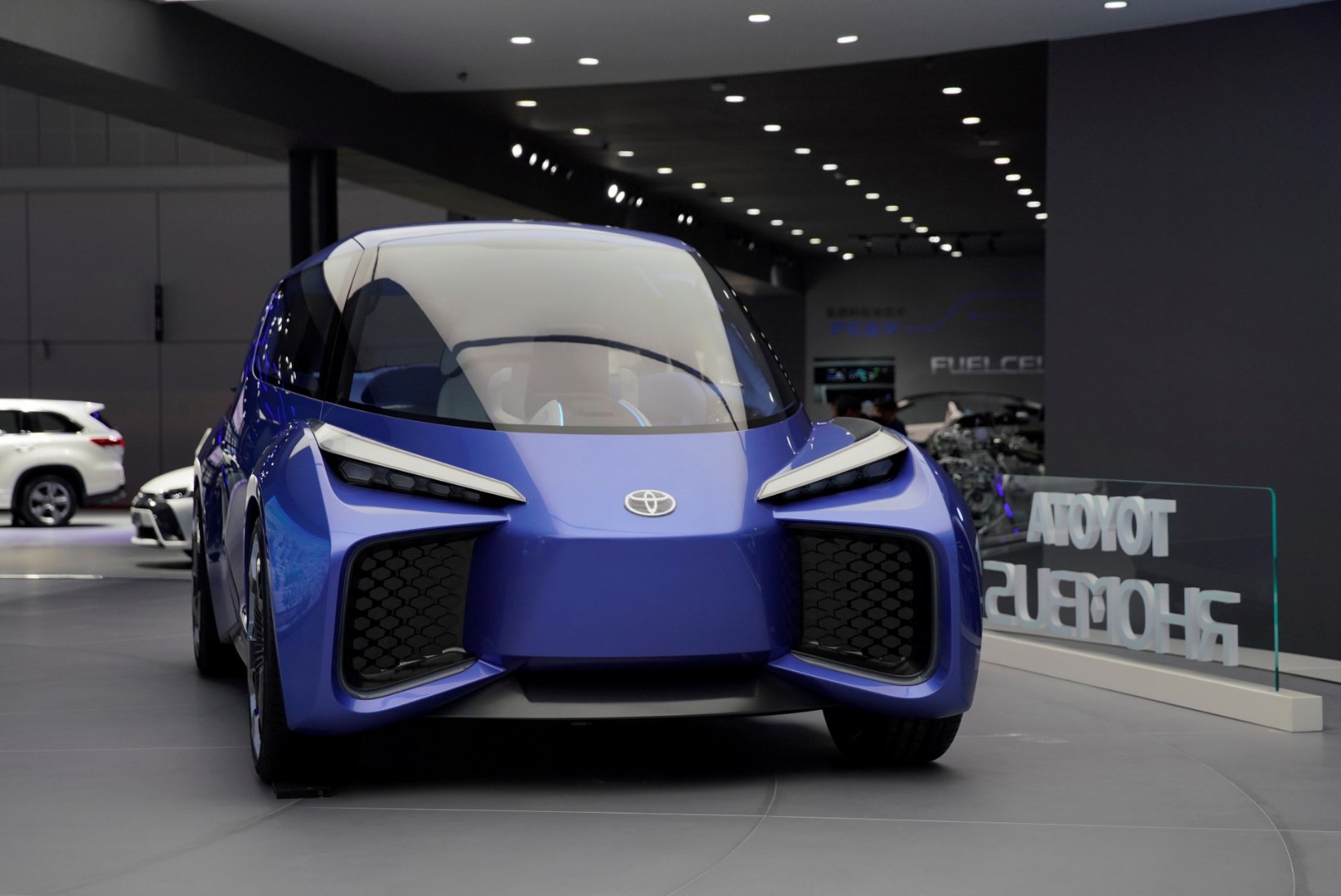 Toyota tõstab tempot: esimesed elektriautod jõuavad müügile varem kui lubatud