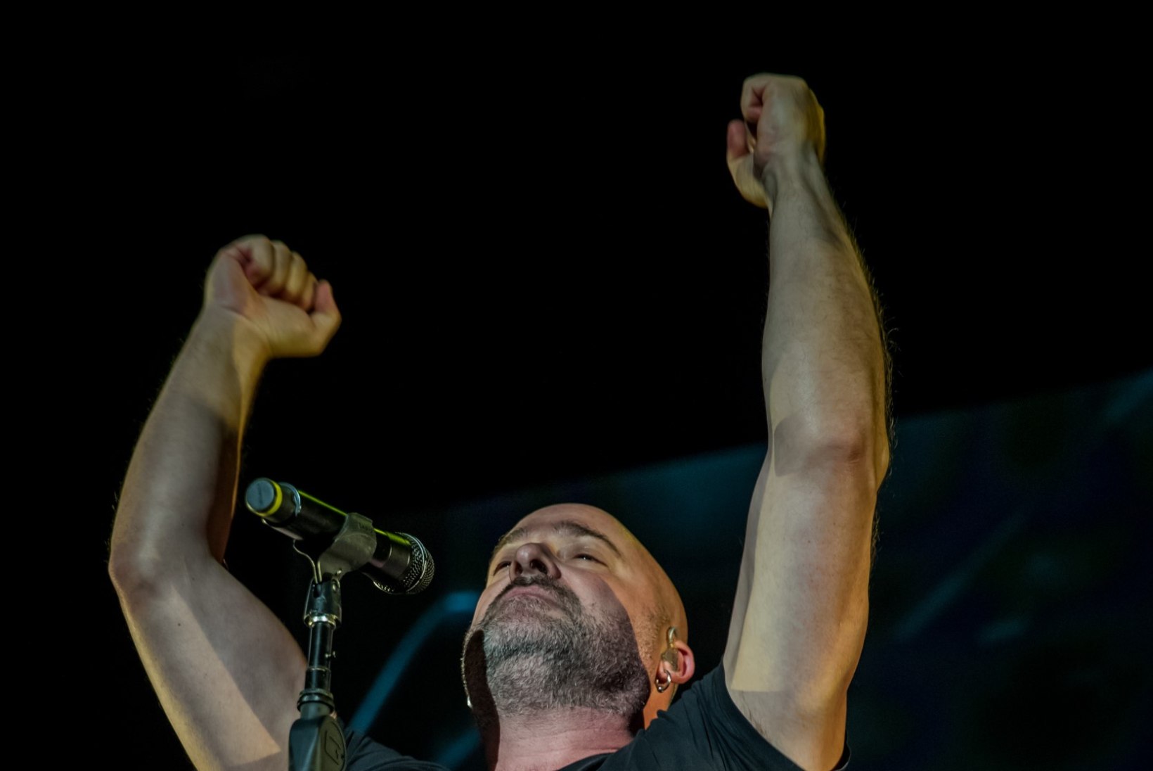 GALERII | Disturbed esines Saku suurhallis: kontsert oli nii ehe, et tüdrukud esireas nutsid