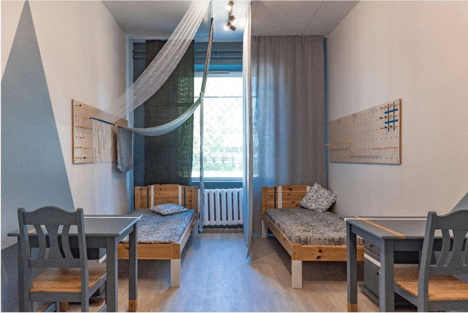 EKA sisearhitektuuri tudengid lõid Tallinna Laste Turvakeskuse poistele uue magamistoa lahenduse