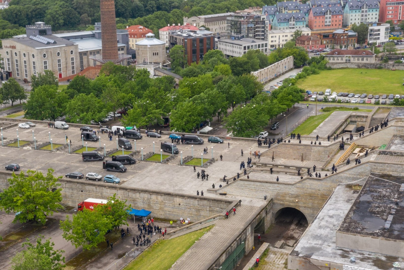 ÕL VIDEO JA FOTOD | Linnahalli katusel on peaproovid filmimiseks täies hoos