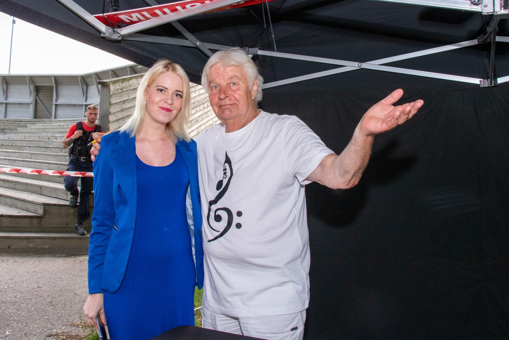 GALERII | Ivo Linna tähistas Kuressaare lossihoovis 70. sünnipäeva võimsa kontserdiga